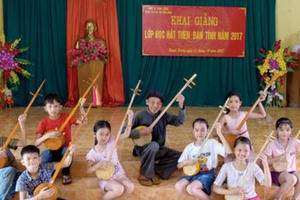 Người thổi hồn vào điệu Then truyền thống
