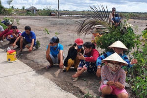 Khẩn trương trục vớt và điều tra thi thể trẻ sơ sinh trôi dạt trên sông