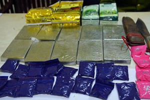 Hai anh em họ bị bắt cùng lô “hàng trắng” cực khủng