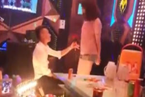 [Clip]: Màn tỏ tình lãng mạn và cái kết đắng ngắt của "soái ca"