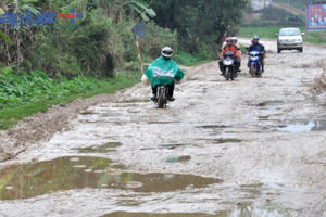 Hà Giang: QL 279 tan nát, Chủ tịch huyện Quang Bình "đau đầu" vì dân kêu!