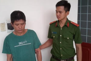 Đắk Nông: Đi nhậu về, dùng cây tre và ván gỗ đánh bầm dập 3 con riêng của vợ