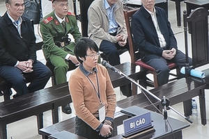 Cựu phó tổng giám đốc MobiFone bật khóc, xin pháp luật khoan hồng