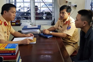 Chưa có bằng, lái ô tô gây tai nạn rồi bỏ chạy