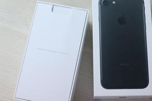 "Đập hộp" iPhone 7 màu đen mờ bản thương mại đầu tiên tại Việt Nam