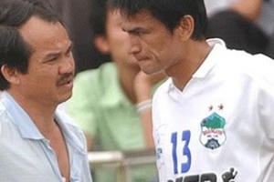 Kiatisuk tái hợp HA Gia Lai: Từ chối ai cũng được, trừ… bầu Đức