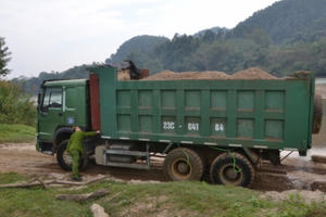 Hà Giang: Bắt quả tang đối tượng khai thác cát trái phép trên sông Lô