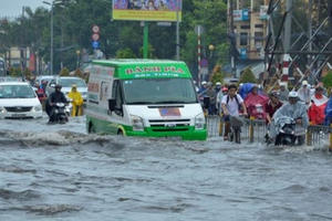 Dân đô thị đối mặt vô vàn 'nỗi khổ'