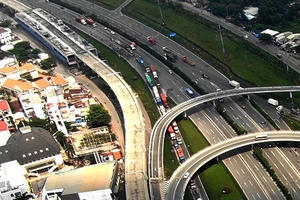 Hình hài tuyến metro đầu tiên của TPHCM sau 6 năm thi công Hình hài tuyến metro đầu tiên của TPHCM sau 6 năm thi công