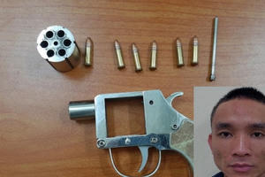 Bắt giữ đối tượng có nhiều tiền án, thu giữ khối lượng lớn ma túy cùng "hàng nóng"