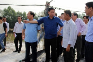 Bí thư Thăng: "Có rừng có biển, tại sao vẫn nghèo?"