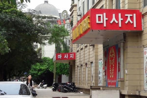 “Phố Hàn” giữa Hà Nội: Chúng tôi đã nhắc nhở nhưng chưa xử lí lần nào