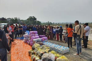 Thanh Chương - Nghệ An: Hơn 200 suất quà đến với bà con vùng lũ