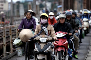 Dự báo thời tiết ngày 15/11: Hà Nội nhiệt độ giảm dần, đề phòng lốc xoáy trên biển Đông