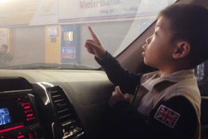 Vì sao có đề xuất cấm trẻ dưới 12 tuổi ngồi hàng ghế trước?