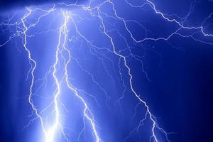 Yên Bái: Đi làm đồng về, hai bố con bị sét đánh, người con tử vong tại chỗ