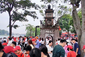Du lịch Hà Nội bứt tốc trong 5 ngày đầu xuân Bính Ngọ