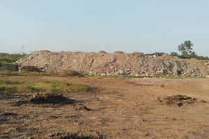 Chất thải xây dựng đang lấn bãi sông Hồng, ô nhiễm và nhếch nhác