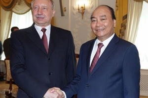 Thủ tướng gặp Quyền Thống đốc Saint Petersburg