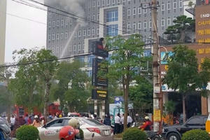 Cận cảnh hiện trường vụ cháy tại khách sạn Vinh Plaza