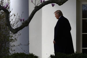 Tổng thống Trump: Tôi cô đơn trong Nhà Trắng