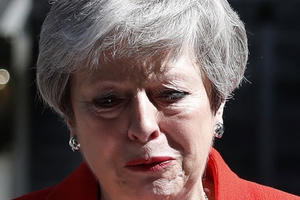 Hình ảnh quốc tế ấn tượng: Thủ tướng Anh Theresa May tuyên bố từ chức trong nước mắt