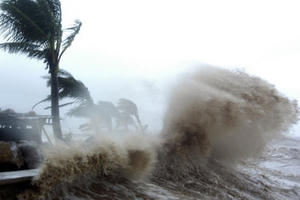 Bão số 10 diễn biến phức tạp, áp sát quần đảo Hoàng Sa