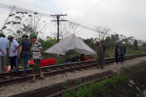 Băng qua đường sắt, người phụ nữ bị tàu hỏa tông tử vong tại chỗ