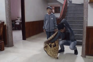 Chàng trai Bắc Giang gây bão cộng đồng mạng với tài ảo thuật "cực ngầu"