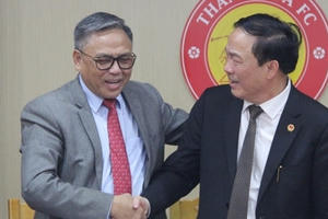 “Bầu” Đoan nhậm chức: “Cơm áo gạo tiền tôi lo, các bạn cứ yên tâm đá”