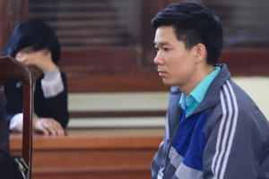 Vụ chạy thận khiến 9 người tử vong: Bác sĩ Hoàng Công Lương chỉ còn một luật sư