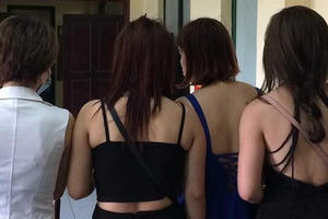 Phụ nữ mắc tội và tội phụ nữ