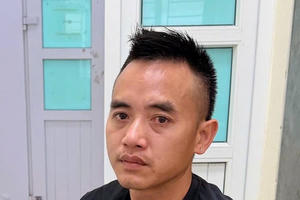 Tạm giữ hình sự tài xế xe bán tải tạt đầu xe máy gây nguy hiểm cho người tham gia giao thông