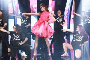 Quỳnh Châu lần đầu hoá búp bê babie nhảy sexy