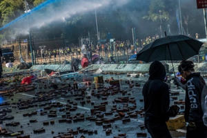 'Các cuộc biểu tình bạo lực đang nhấn chìm đặc khu Hong Kong' 'Các cuộc biểu tình bạo lực đang nhấn chìm đặc khu Hong Kong'