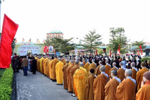 Quảng Ninh: Hàng nghìn người tham dự nghi Lễ rước một trong những Tượng Phật Ngọc lớn nhất Việt Nam