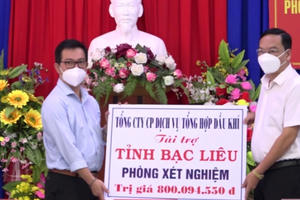 Bệnh viện Chợ Rẫy hỗ trợ máy xét nghiệm PCR và trang thiết bị y tế cho Bạc Liêu Bệnh viện Chợ Rẫy hỗ trợ máy xét nghiệm PCR và trang thiết bị y tế cho Bạc Liêu