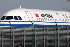 Mỹ cấm các hãng hàng không chở khách của Trung Quốc từ 16/6