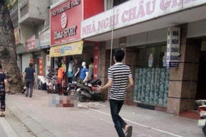 Hà Nội: Thợ sửa điều hòa tử vong do rơi từ tầng tầng 4 xuống đất