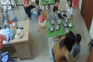 Cô giáo mầm non tát bôm bốp vào mặt bé 3 tuổi có vấn đề về thần kinh?