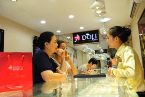 Giá vàng ngày 15/4: Giảm mạnh nhất 2 tuần qua