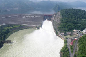 Mở cửa xả đáy thứ hai hồ Hòa Bình vào chiều ngày 25/6