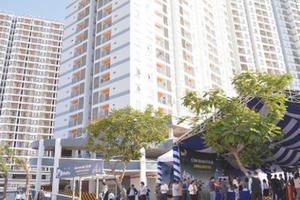 Địa ốc 7AM: Lấy đất trường học rồi "treo", tại sao vẫn chưa xử lý vi phạm xây dựng tại phường Hàng Bột Địa ốc 7AM: Lấy đất trường học rồi "treo", tại sao vẫn chưa xử lý vi phạm xây dựng tại phường Hàng Bột