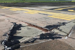 Bộ GTVT tiếp tục cảnh báo tình trạng xuống cấp của đường băng sân bay Nội Bài