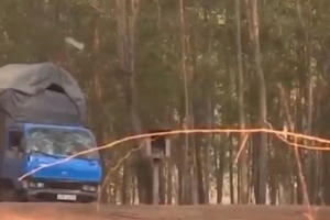 Hành trình mãi lộ của xe chở gỗ trái phép Hành trình mãi lộ của xe chở gỗ trái phép