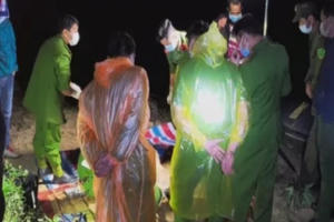 Bàng hoàng phát hiện thi thể không quần áo trôi trên sông
