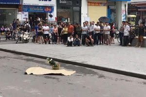 Hà Nội: Danh tính người phụ nữ rơi từ tòa nhà chung cư xuống đất tử vong