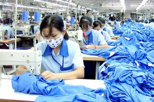 Lương tối thiểu 2018: Vì sao Tổng LĐLĐ VN đề xuất tăng 13,3 %