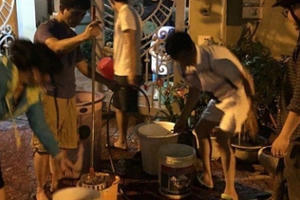 Không có nước sạch sử dụng, hàng chục hộ dân quận Cầu Giấy gửi đơn kêu cứu