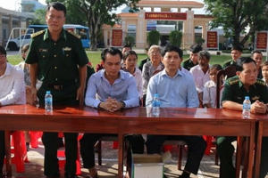 Sẻ chia ấm áp nghĩa tình của Báo Pháp luật Việt Nam với bà con nghèo huyện đảo Phú Quốc